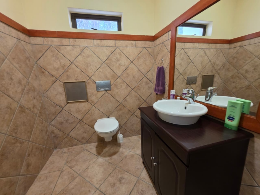 6 Bedroom Property for Sale in Myoli Beach Western Cape